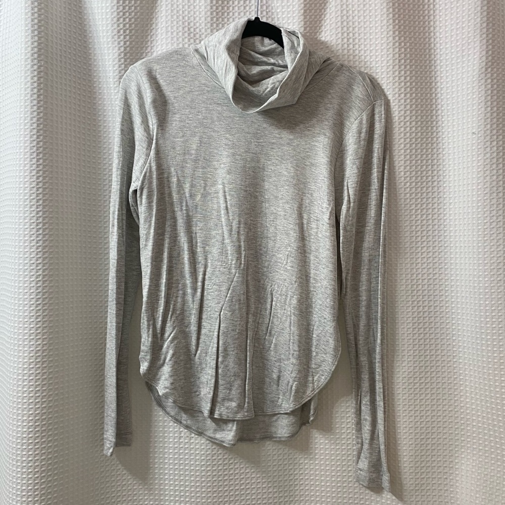 NWOT L&G Jersey Shirttail Cowl Neck Top